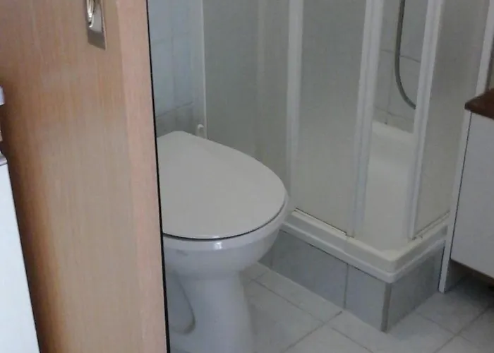 伊娃公寓 * 罗维尼